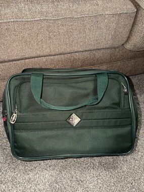 Dark Green Atlantic Men’s Travel Duffle Bag - Classic Carryall
Approx 17x12x7